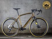 Show product details for Drag Sterrato CF 7.0 Ekar Gravel Bike (Gold - M)